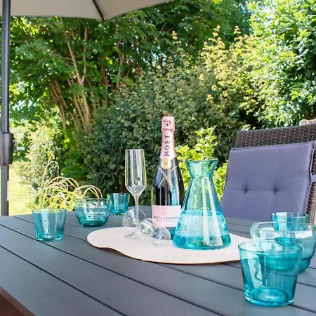 Kleine Strandhaus Дом отдыха Шарбойц